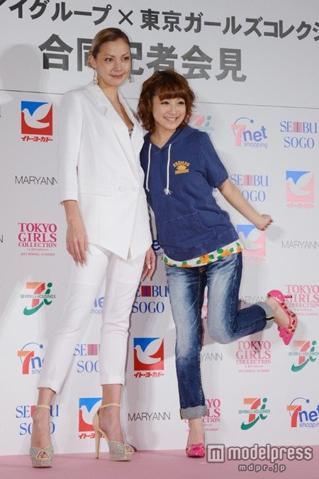 土屋アンナ（左）と鈴木奈々（右）