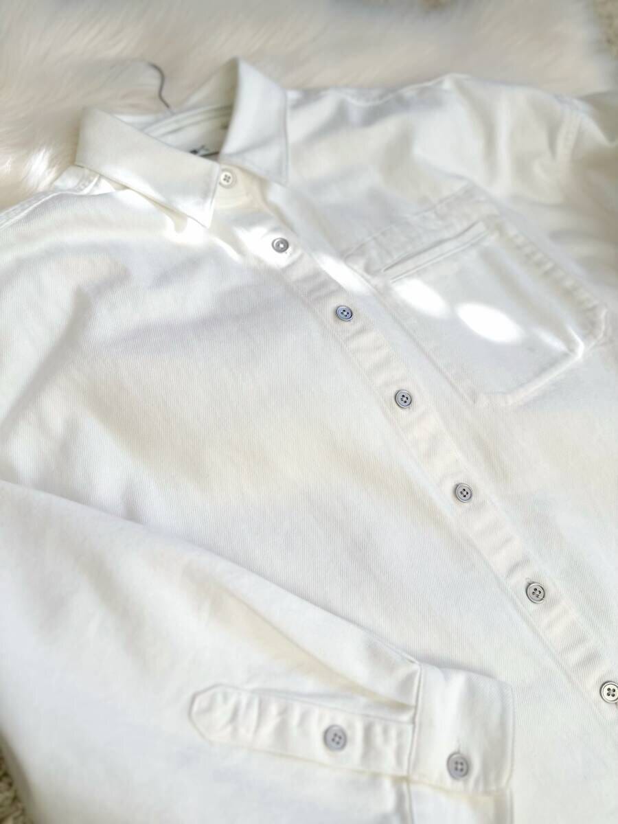 ユニクロデニムリラックスシャツジャケット　置き画