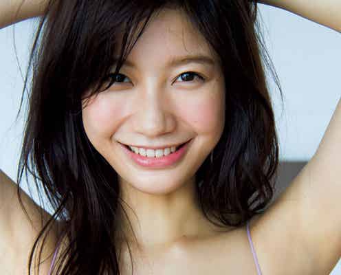 “理想のカノジョNo.1”小倉優香、美谷間くっきりランジェリー姿披露
