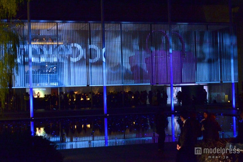 「マイケル・コース in ジャパン with ミランダ・カー」で幻想的な雰囲気に包まれた東京国立博物館・法隆寺宝物館