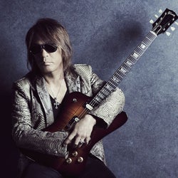 第58回グラミー賞授賞式でB’z・松本孝弘が現地ロサンゼルスのスタジオに生出演決定