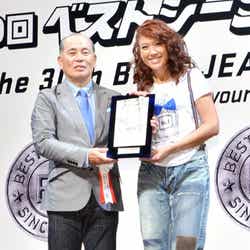 「ベストジーニスト2013 協議会選出部門」を受賞したLiLiCo