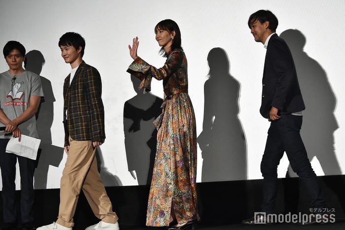 青木源太アナウンサー、神木隆之介、新垣結衣、山崎貴監督(C)モデルプレス