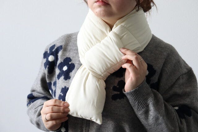 ダイソー　中わたダウン風マフラー　着用例