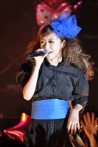 ベストアルバム「SINGLE COLLECTION」をリリースするYU-A