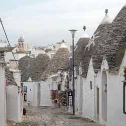白亜の街並み/Alberobello by pululante