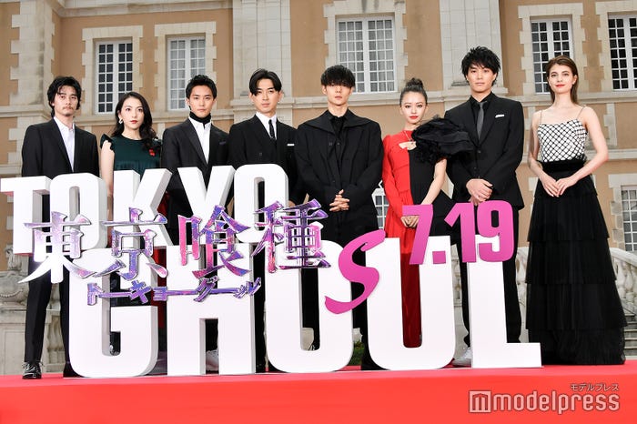 (左から)柳俊太郎、知英、白石隼也、松田翔太、窪田正孝、山本舞香、鈴木伸之、マギー(C)モデルプレス