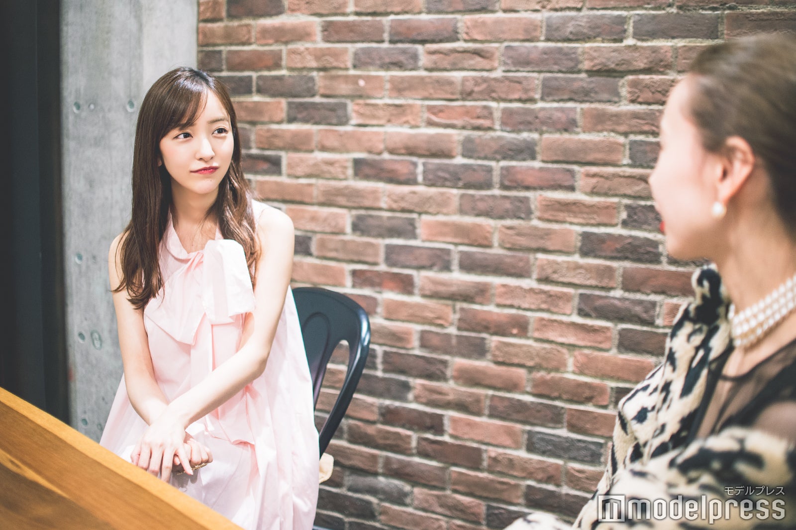 板野友美、黒石奈央子（C）モデルプレス