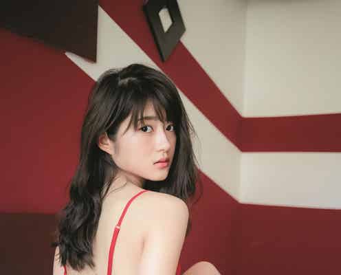 乃木坂46若月佑美、下着姿を初解禁 “若様”の決意と美しさ
