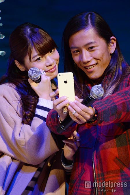 ラブラブな2人/島袋聖南、伊東大輝