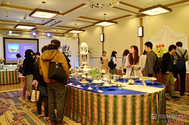 料理やドリンクの展示スペース