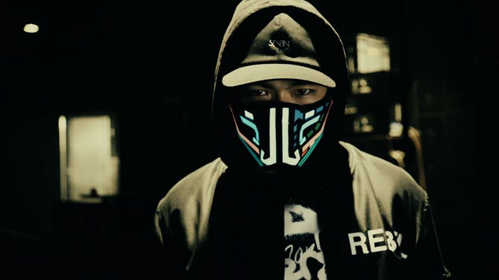 NAOTO(C)2016「ナイトヒーローNAOTO」製作委員会