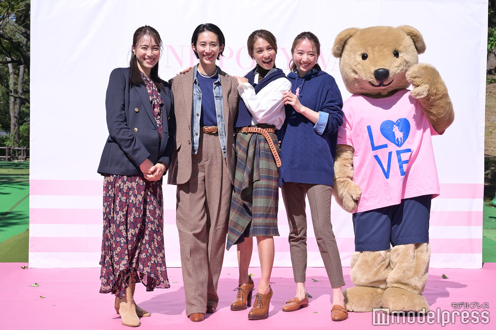 （中央）神山まりあ、稲沢朋子、鹿沼憂妃（C）モデルプレス