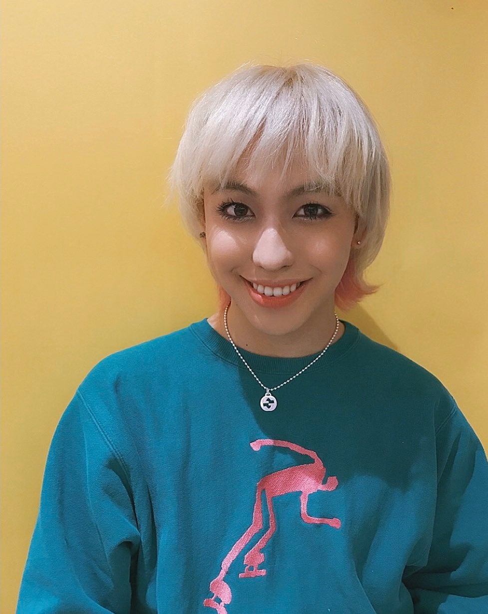 りゅうちぇる、“ウルフ&毛先ピンク”の春イメチェンに「似合ってる」「お洒落」の声