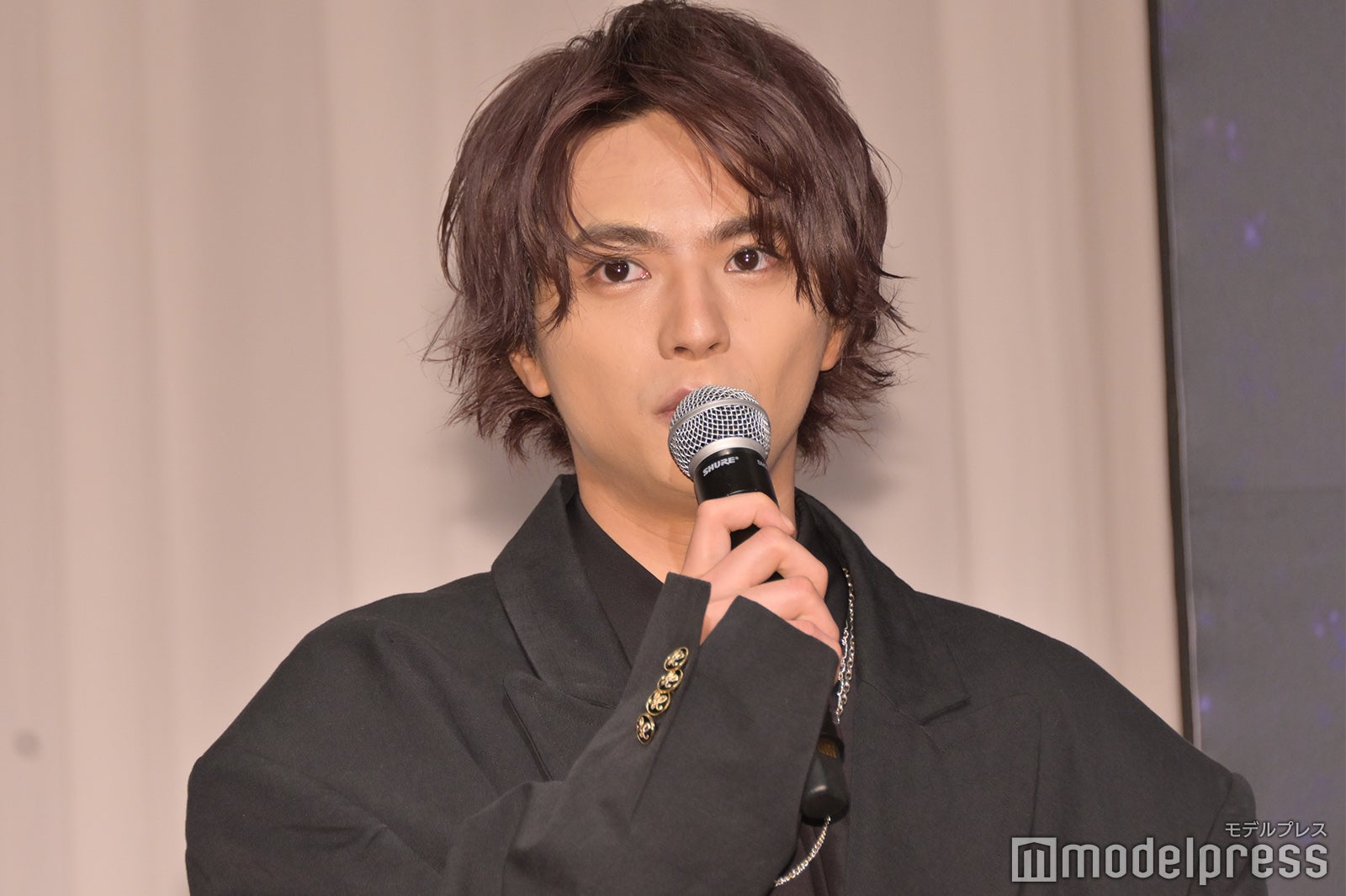 暴走寸前の上田竜也をなだめていた佐藤勝利（C）モデルプレス