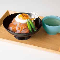 マウンテン!ローストビーフ丼1,390円(税抜)(C)2013, 2017 SANRIO CO., LTD. APPROVAL NO.S582962