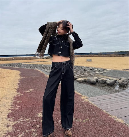 16歳JKモデル・こいろん、美ウエストあらわのデニムコーデ披露「へそ出しかわいい」