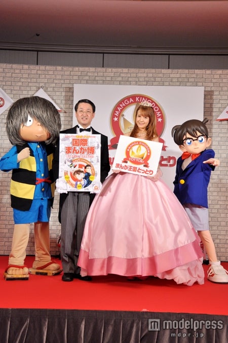 トリンドル玲奈（中央左）、鳥取県知事・平井伸治（中央右）