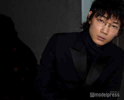 <綾野剛「影裏」インタビュー>人生で影響を受けたもの明かす「“共有する”ということが本当の付加価値」