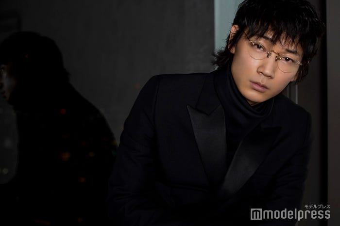 綾野剛 (C)モデルプレス