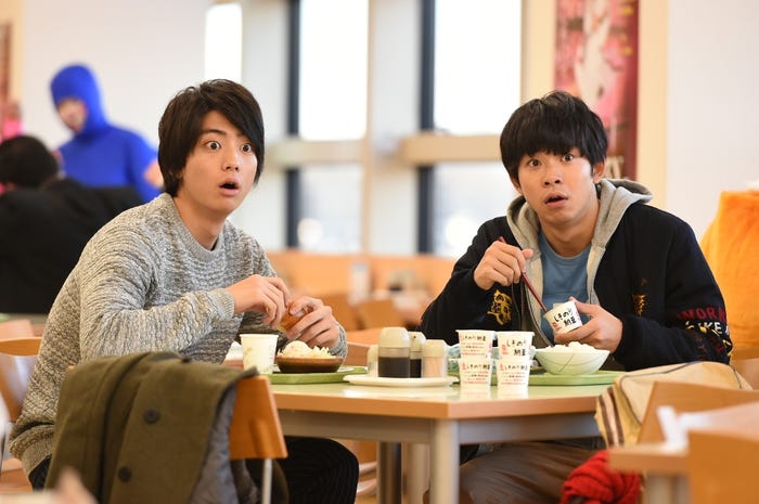 (左から)健太郎、太賀(C)TBS