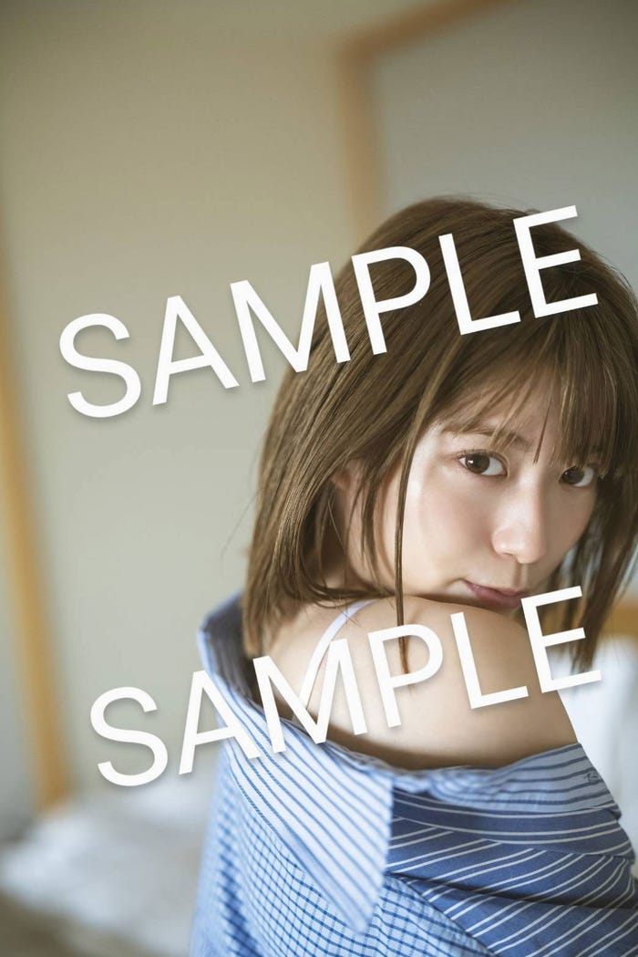 東村芽依/封入ポストカード(C)藤本和典/白夜書房