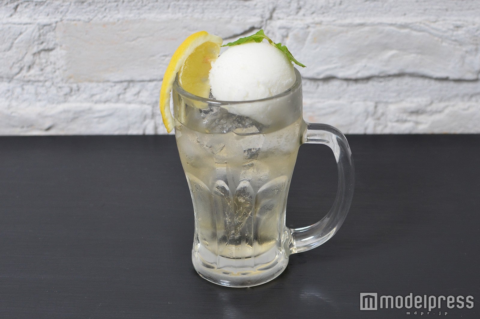 レモンをトッピングしても可愛い（C)モデルプレス