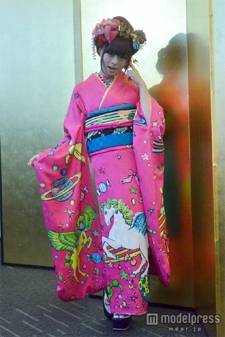 画像2 7 きゃりー 振袖姿お披露目 日本で一番派手な新成人を目指しました モデルプレス