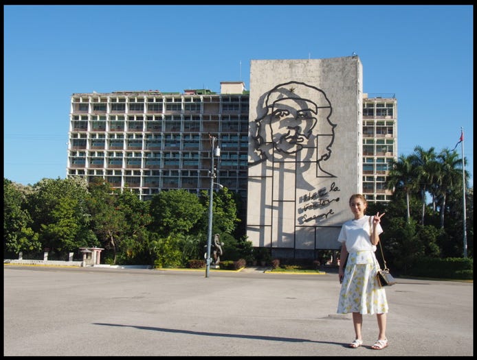 海外一人旅を満喫する西野カナ/オフィシャルブログ(Ameba)より