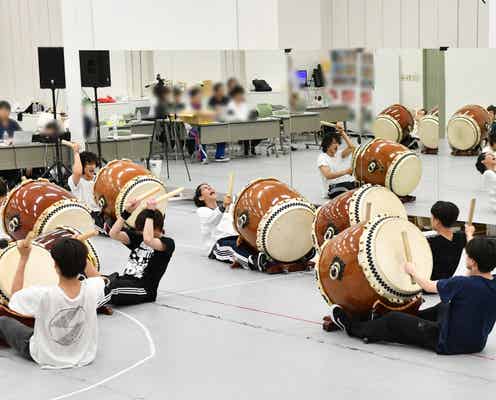 Snow Man・HiHi Jetsら、滝沢秀明プロデュースで名曲披露 「滝沢歌舞伎」名物“腹筋太鼓”も<音楽の日 2019>