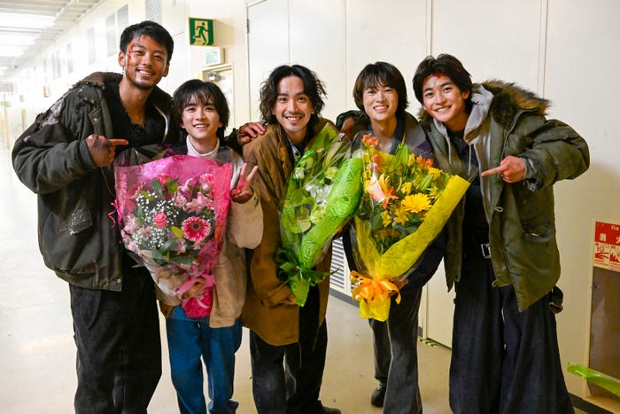 竹内涼真、板垣李光人、黒羽麻璃央、窪塚愛流、高橋文哉(C)2024 「君と世界が終わる日に」製作委員会