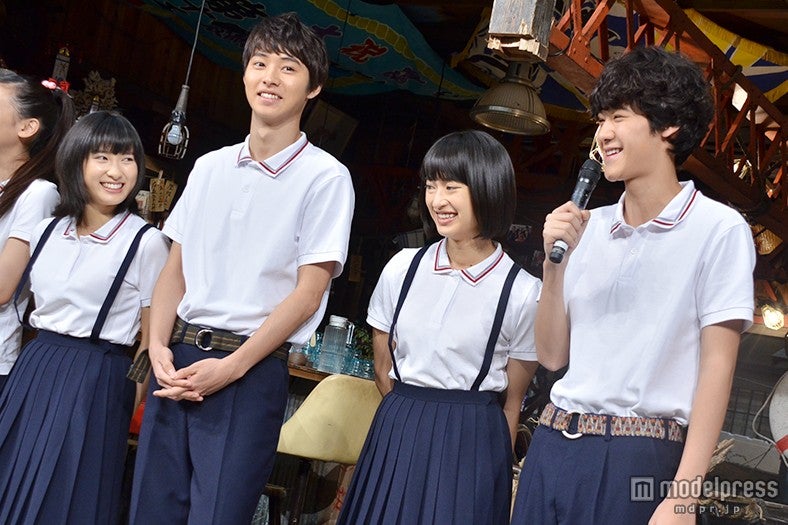 （左から）土屋太鳳、山崎賢人、門脇麦、葉山奨之