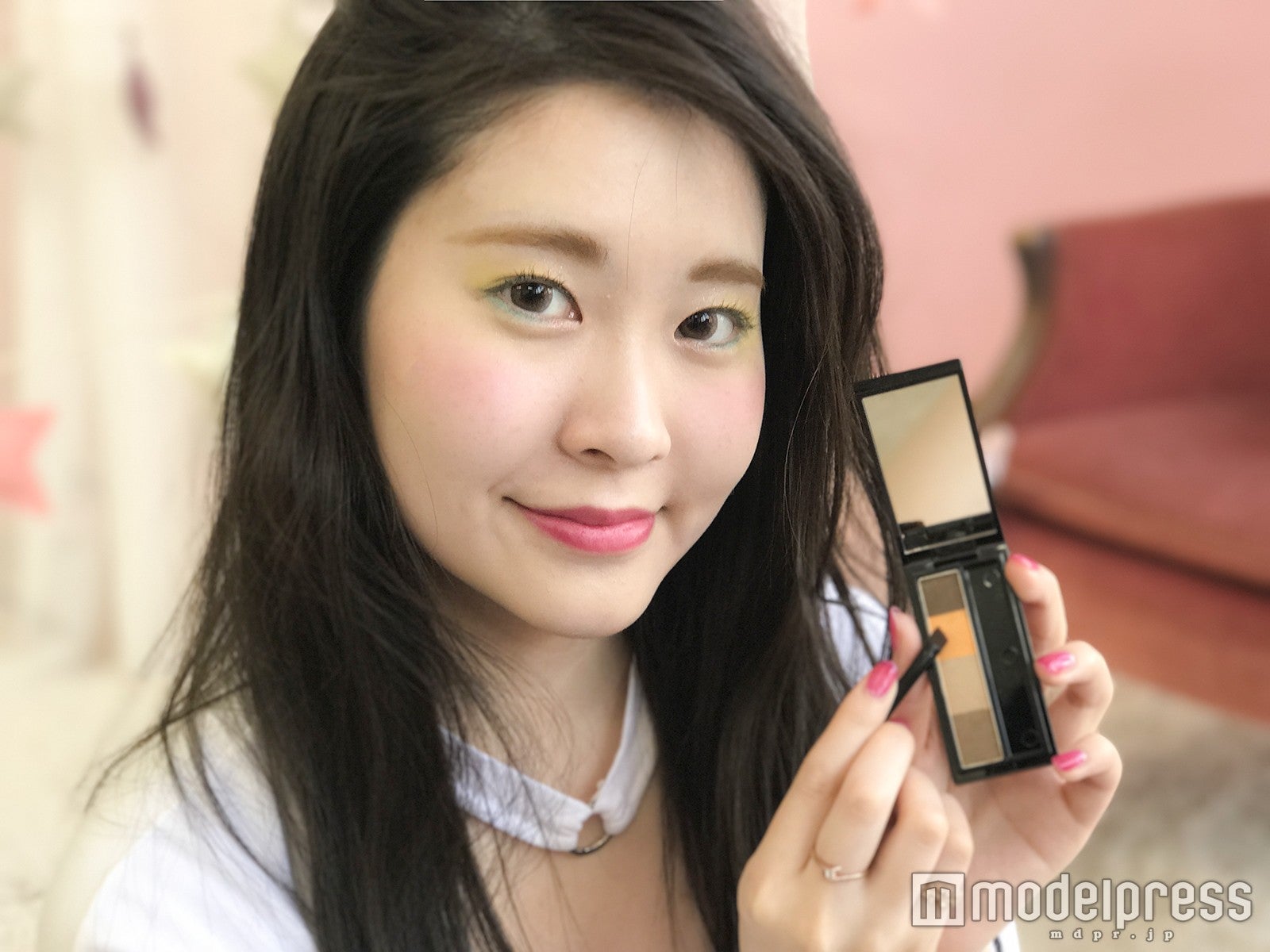 使用色“BR-1 イエローブラウン”／モデル・寒澤貴子（C）モデルプレス