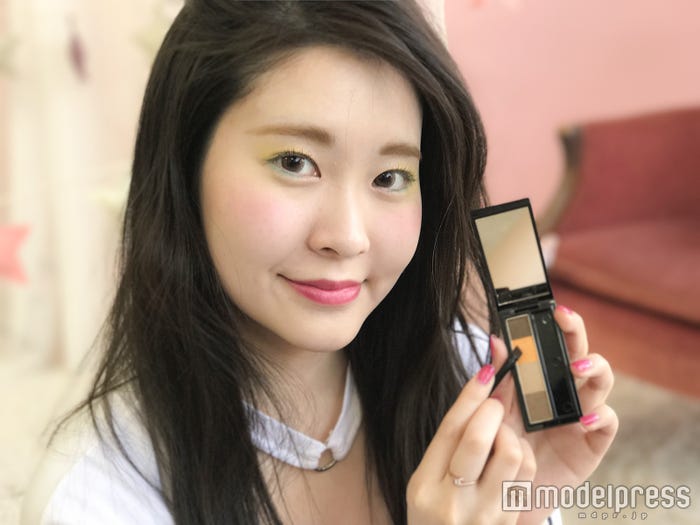 使用色“BR-1 イエローブラウン”/モデル・寒澤貴子(C)モデルプレス