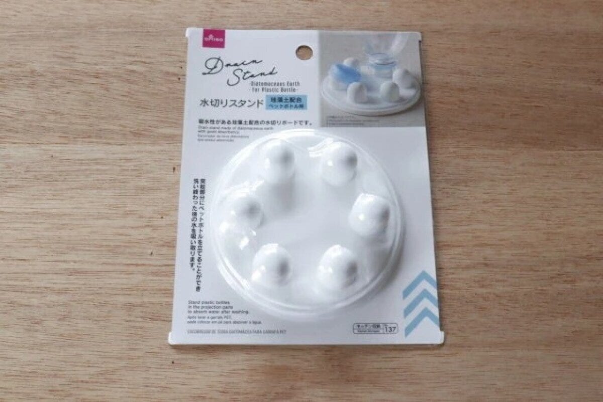 ダイソー 水切りスタンド(珪藻土配合、ペットボトル用) パッケージ ダイソー 水切りスタンド(珪藻土配合、ペットボトル用) パッケージ