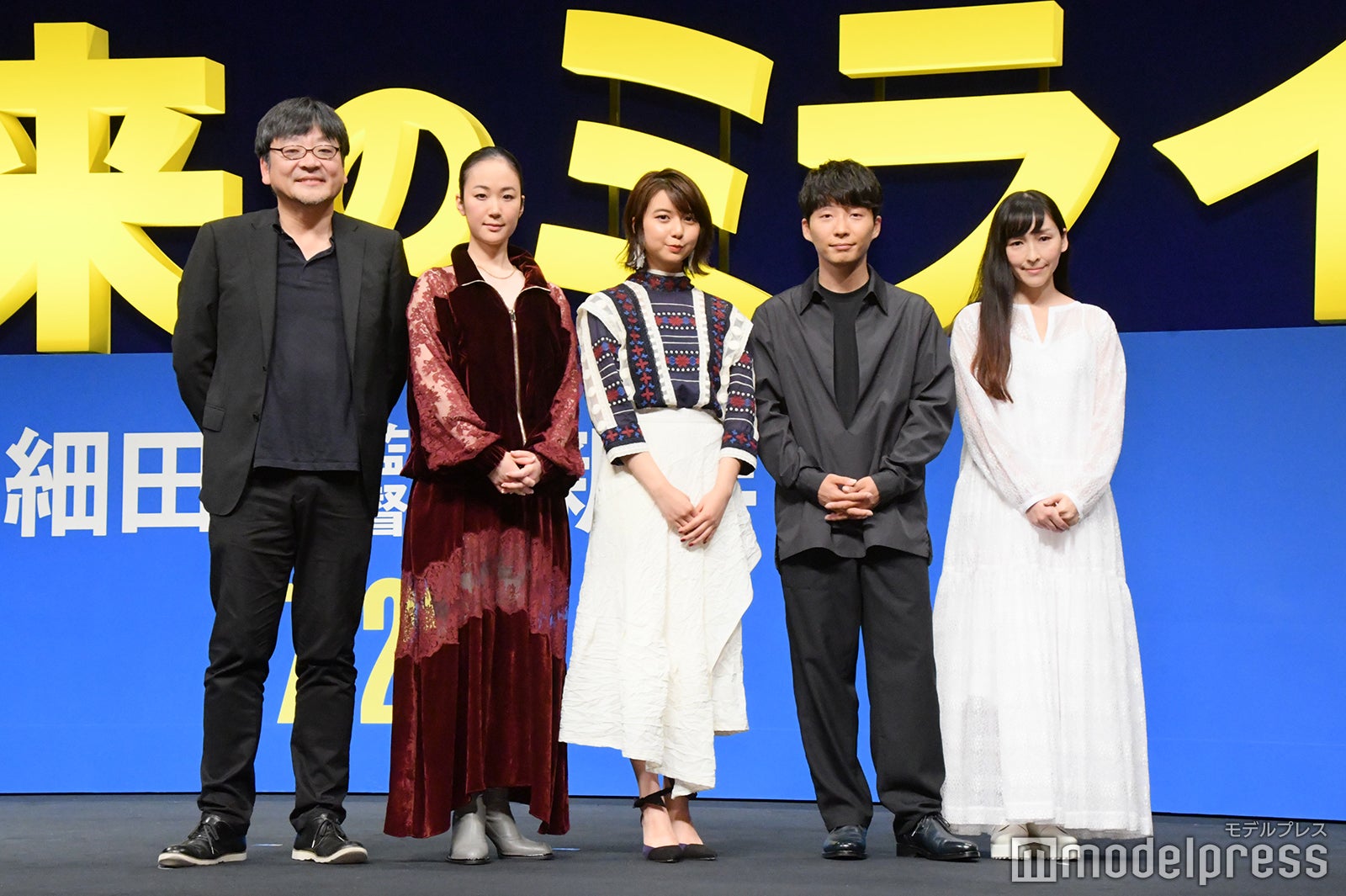 （左から）細田守監督、黒木華、上白石萌歌、星野源、麻生久美子（C）モデルプレス