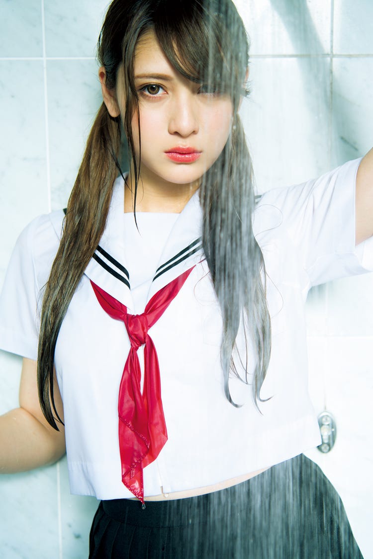 女子高生   露出 画像2/10) リア・ディゾンの再来！“関東一可愛い女子高生”グランプリ・アンジェラ芽衣、美バストのぞく大胆露出 - モデルプレス