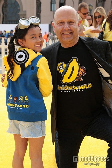 藤田彩華、クリス・メレダンドリ（C）2015 Universal Studios.