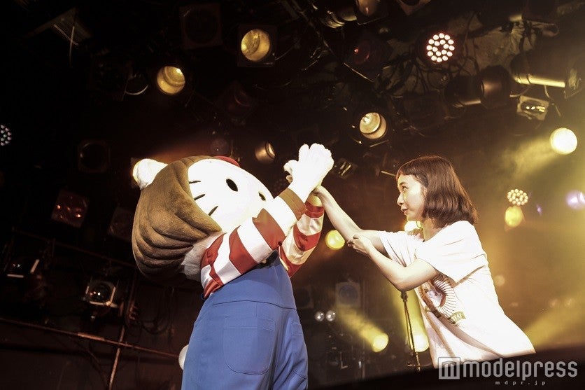 （左から）前髪キティ、三戸なつめ／PHOTO：Yosuke Torii