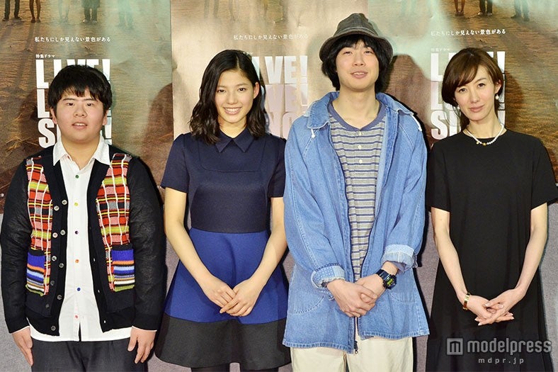 （左から）前田航基、石井杏奈、渡辺大知、ともさかりえ