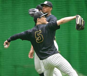 阪神・近本がキャッチボール実施 復活へ一歩前進 4月に死球受け左手首骨折