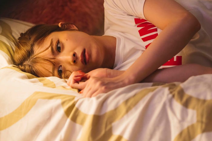 馬場ふみか「恋と弾丸」第1話より(C)箕野希望・小学館/「恋と弾丸」製作委員会・MBS