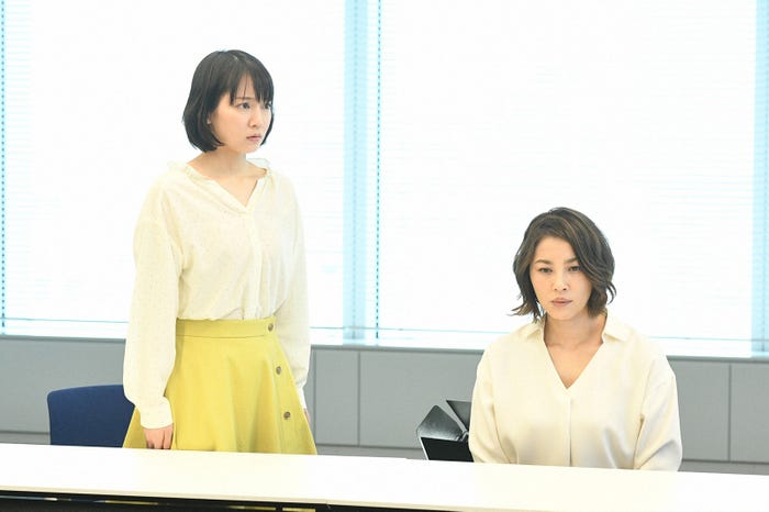 吉岡里帆、瀬戸朝香/「きみが心に棲みついた」第9話より(C)TBS