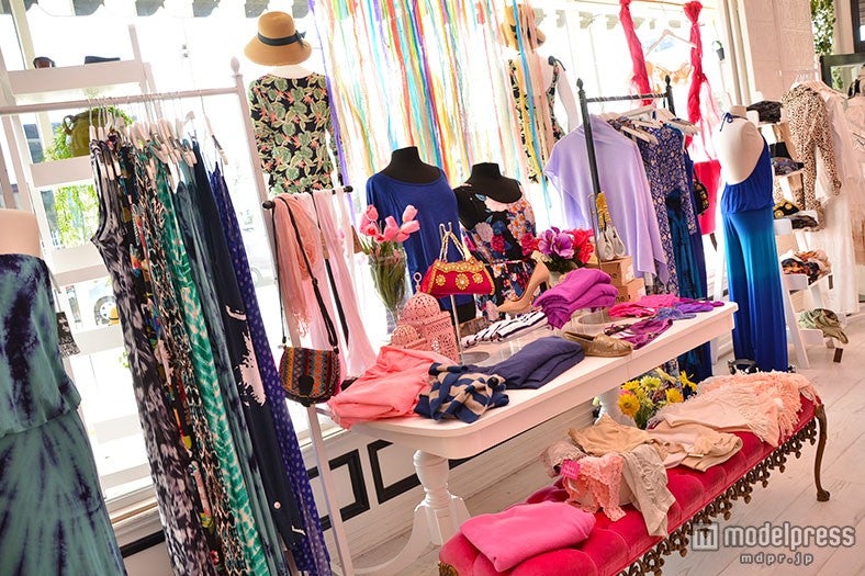 鮮やかな色合いのアイテム