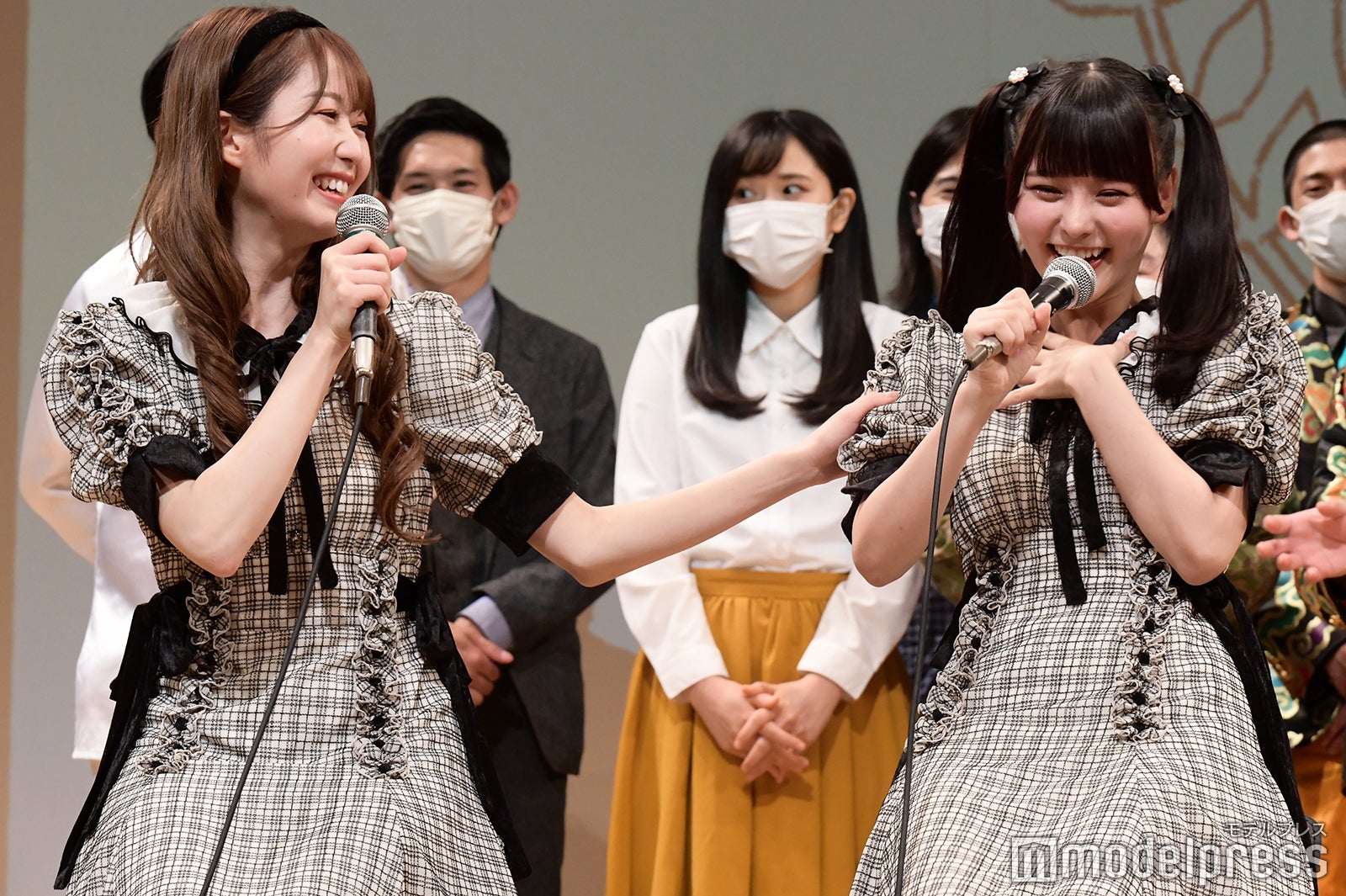 大谷映美里、齊藤なぎさ（C）モデルプレス