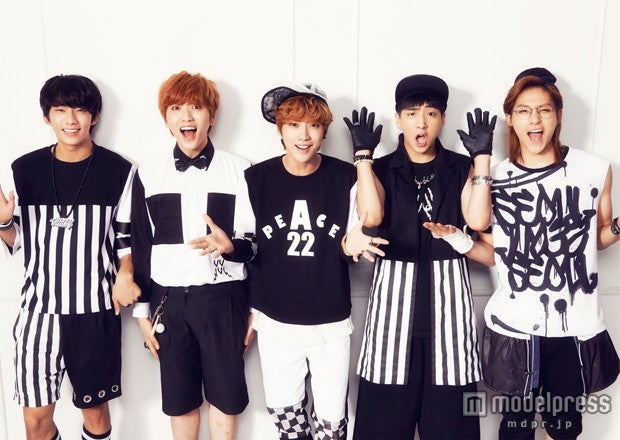 B1A4（左から）ゴンチャン、サンドゥル、ジニョン、バロ、シヌゥ