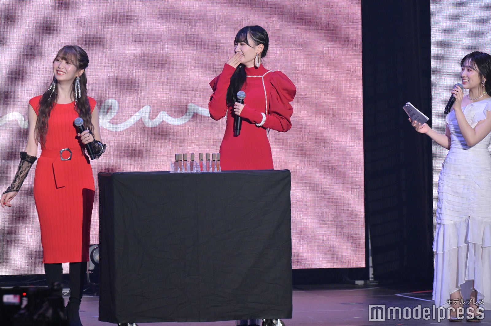 大谷映美里、鈴木瞳美、矢吹奈子（C）モデルプレス