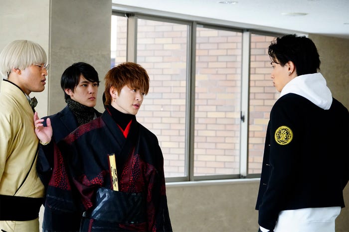 関口メンディー、佐野玲於、鈴木伸之(C)「PRINCE OF LEGEND」製作委員会(C) HI-AX All Rights Reserved.