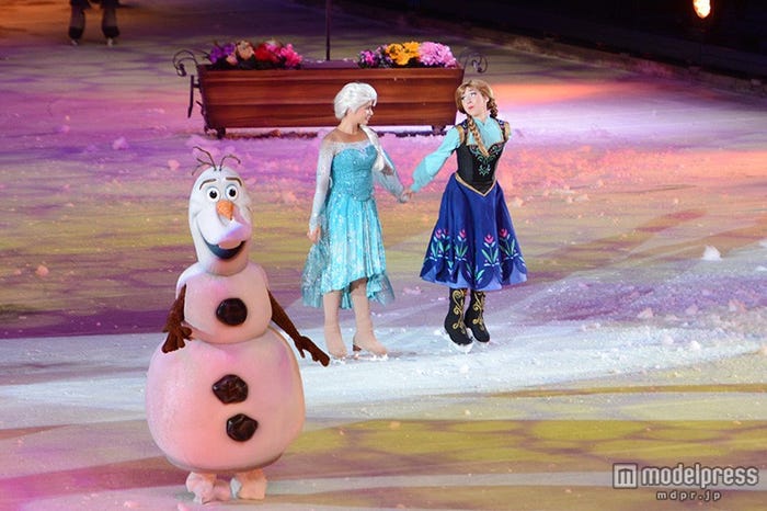 「アナと雪の女王」オラフ、エルサ、アナ(C)Disney