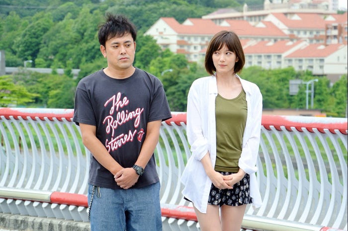 有田哲平、本田翼「わにとかげぎす」第4話より (C)TBS